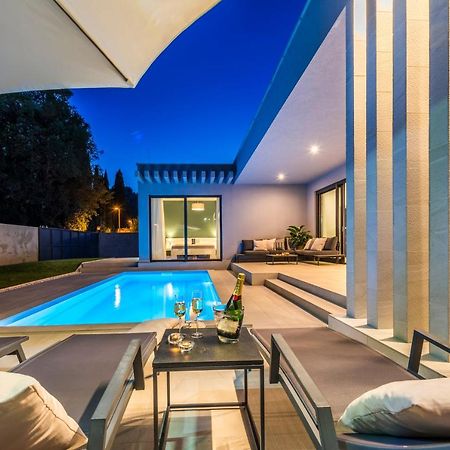 Villa Oasis - Your Luxury Home Away From Home Celopeci Buitenkant foto