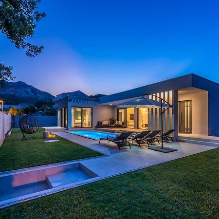 Villa Oasis - Your Luxury Home Away From Home Celopeci Buitenkant foto