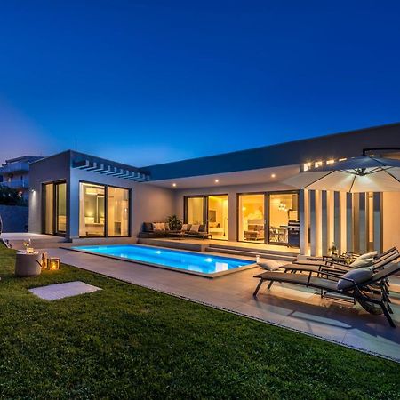 Villa Oasis - Your Luxury Home Away From Home Celopeci Buitenkant foto