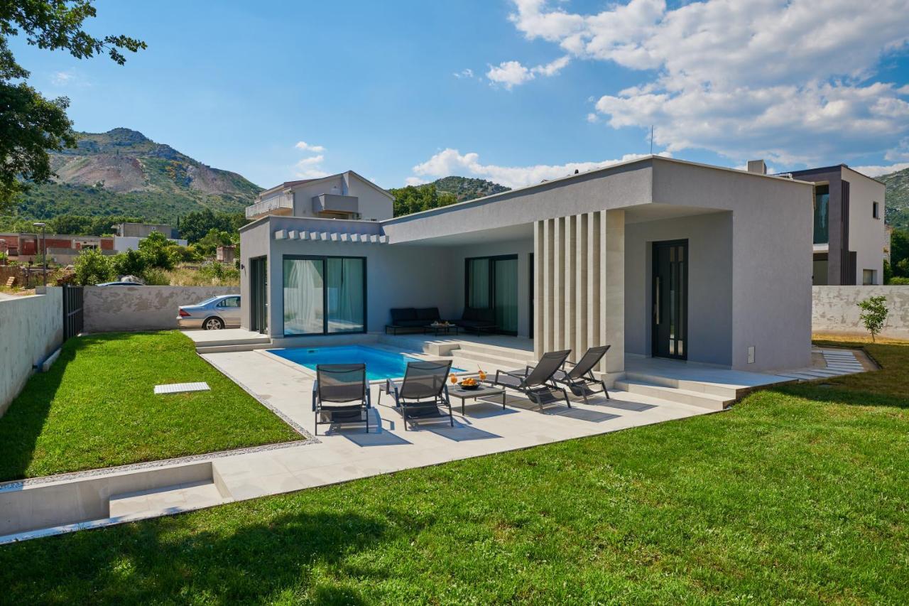 Villa Oasis - Your Luxury Home Away From Home Celopeci Buitenkant foto