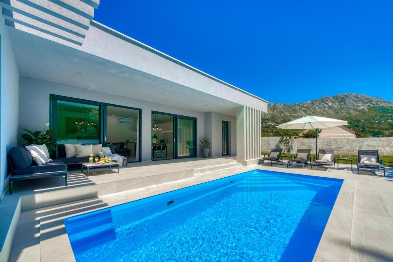 Villa Oasis - Your Luxury Home Away From Home Celopeci Buitenkant foto