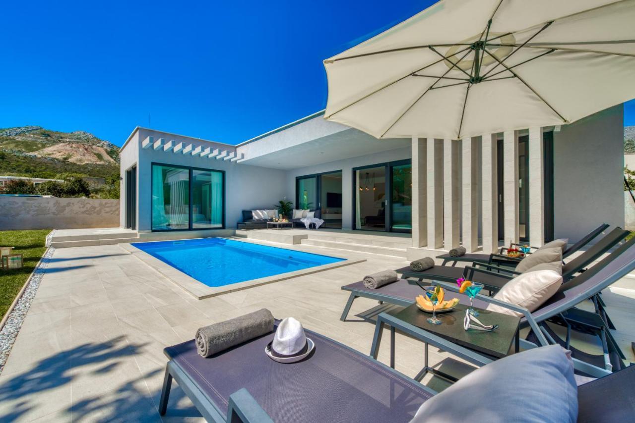 Villa Oasis - Your Luxury Home Away From Home Celopeci Buitenkant foto