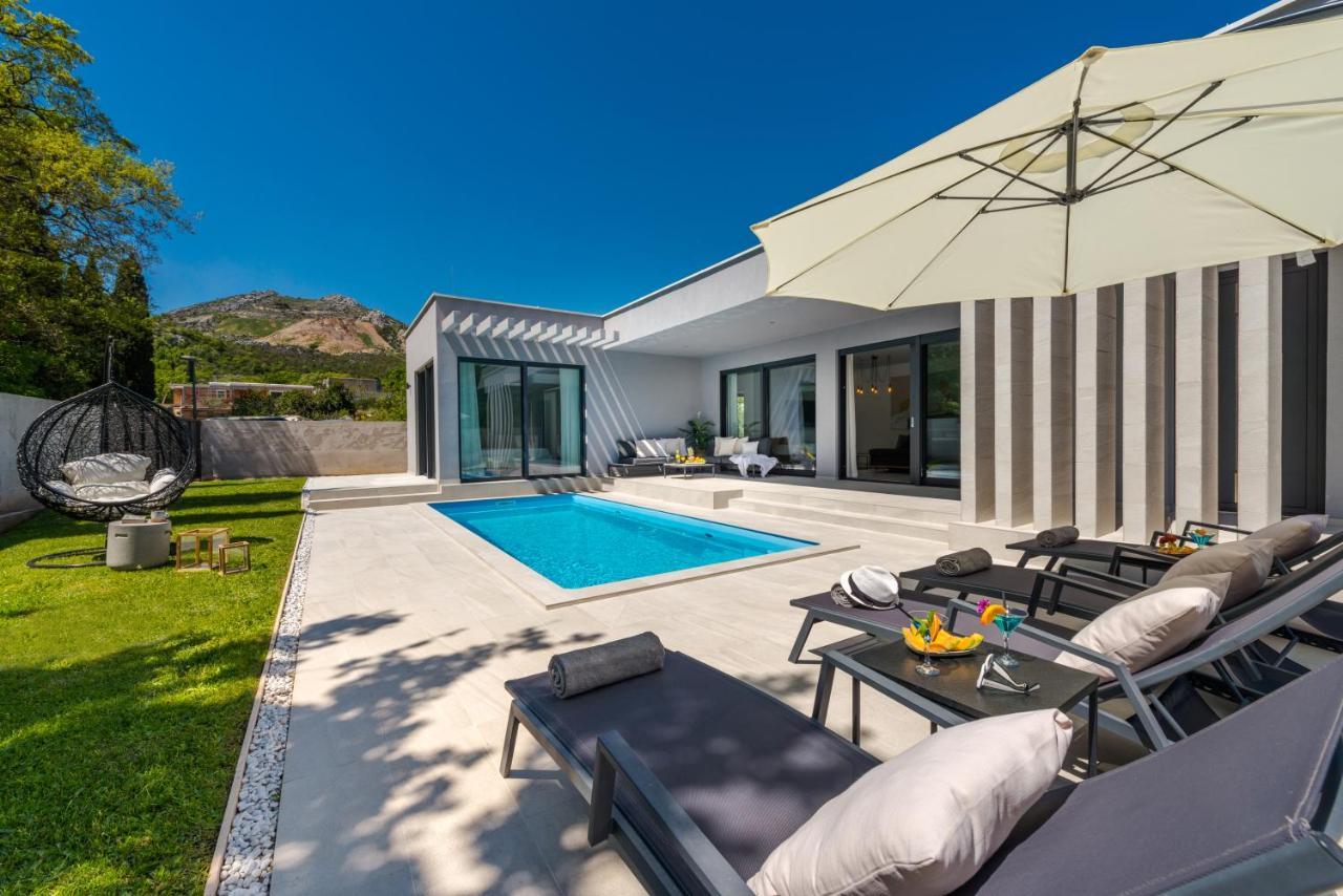 Villa Oasis - Your Luxury Home Away From Home Celopeci Buitenkant foto