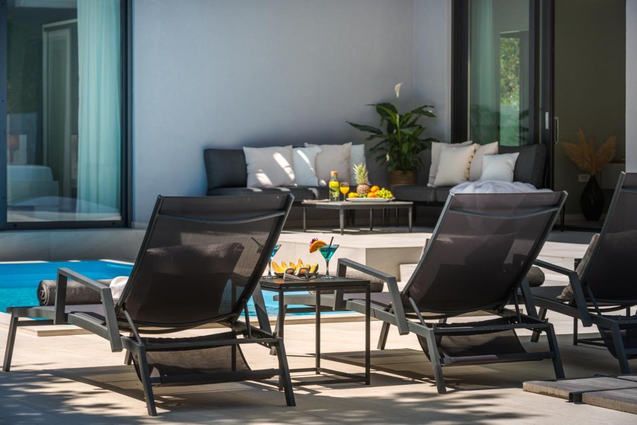 Villa Oasis - Your Luxury Home Away From Home Celopeci Buitenkant foto