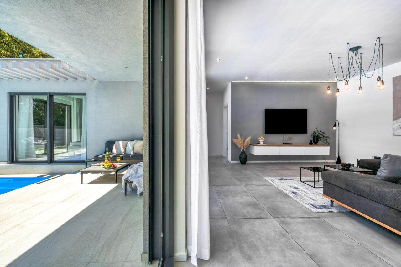 Villa Oasis - Your Luxury Home Away From Home Celopeci Buitenkant foto