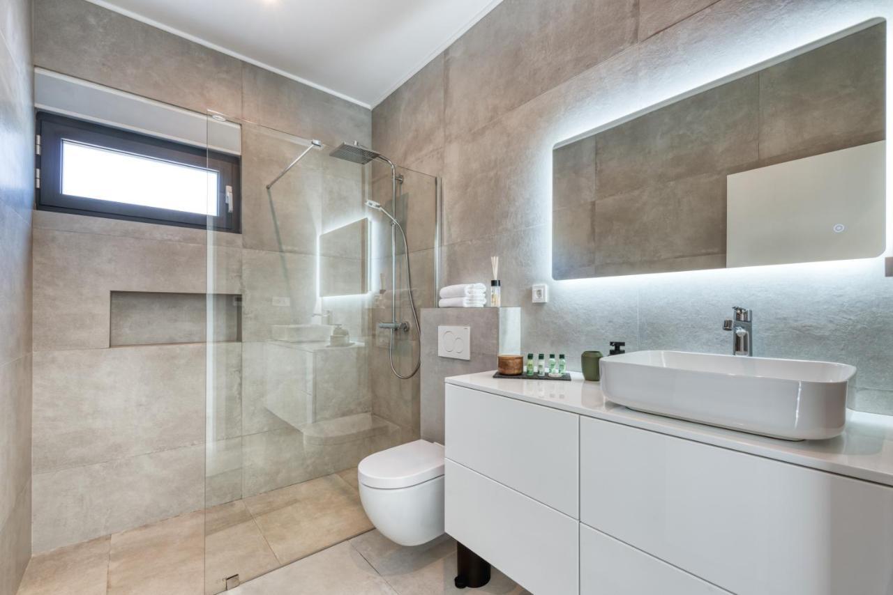 Villa Oasis - Your Luxury Home Away From Home Celopeci Buitenkant foto
