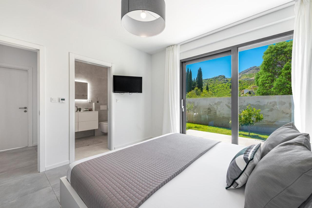 Villa Oasis - Your Luxury Home Away From Home Celopeci Buitenkant foto