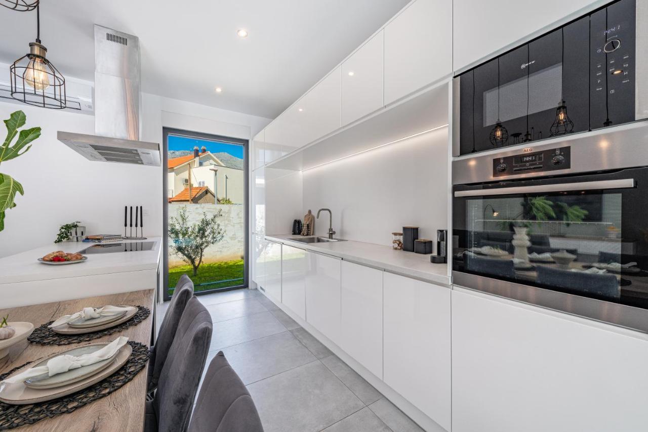 Villa Oasis - Your Luxury Home Away From Home Celopeci Buitenkant foto