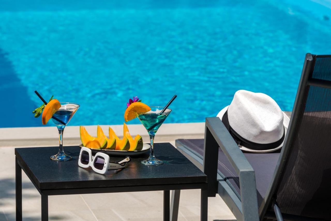 Villa Oasis - Your Luxury Home Away From Home Celopeci Buitenkant foto