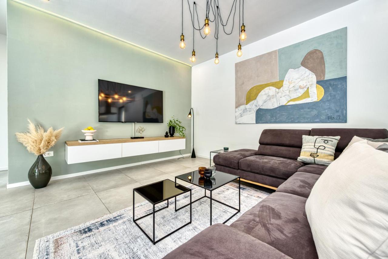 Villa Oasis - Your Luxury Home Away From Home Celopeci Buitenkant foto