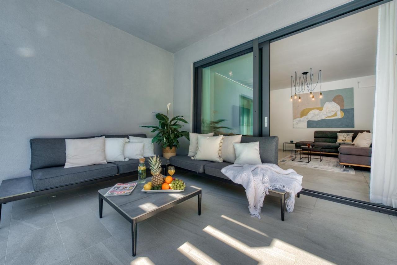 Villa Oasis - Your Luxury Home Away From Home Celopeci Buitenkant foto