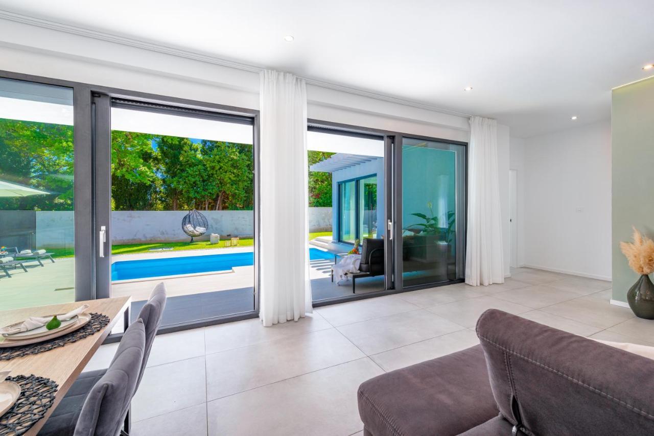 Villa Oasis - Your Luxury Home Away From Home Celopeci Buitenkant foto