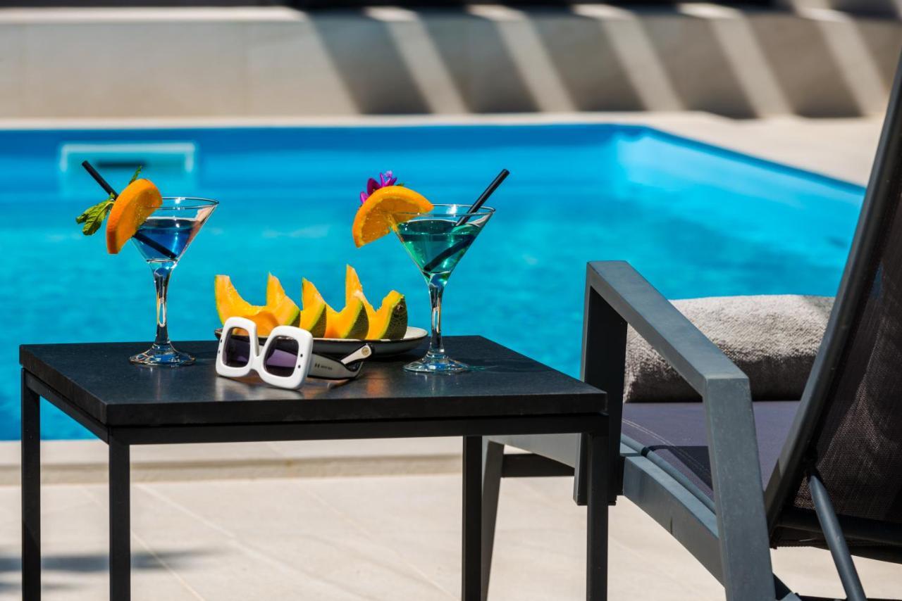 Villa Oasis - Your Luxury Home Away From Home Celopeci Buitenkant foto