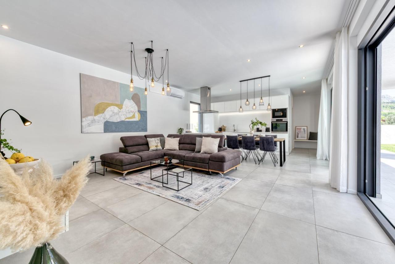 Villa Oasis - Your Luxury Home Away From Home Celopeci Buitenkant foto