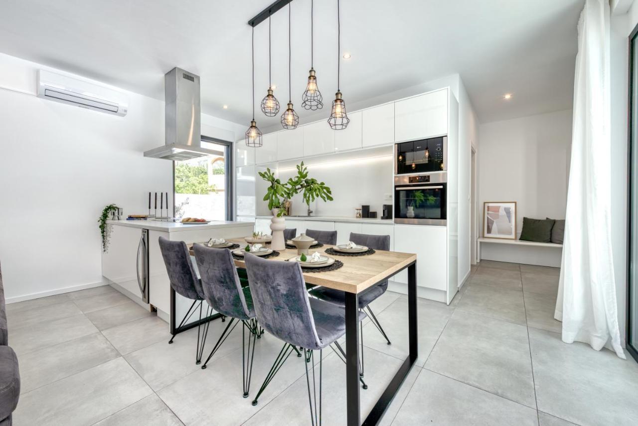 Villa Oasis - Your Luxury Home Away From Home Celopeci Buitenkant foto