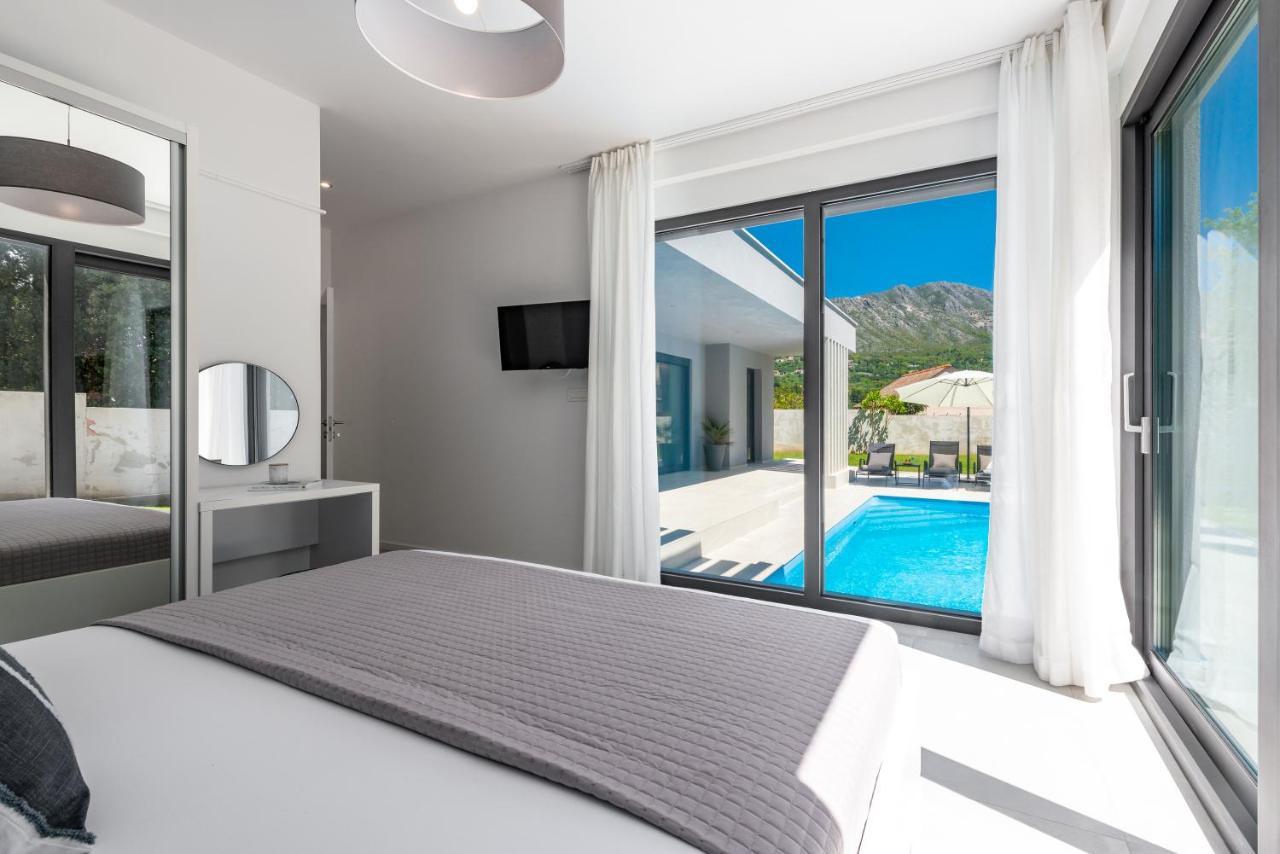 Villa Oasis - Your Luxury Home Away From Home Celopeci Buitenkant foto