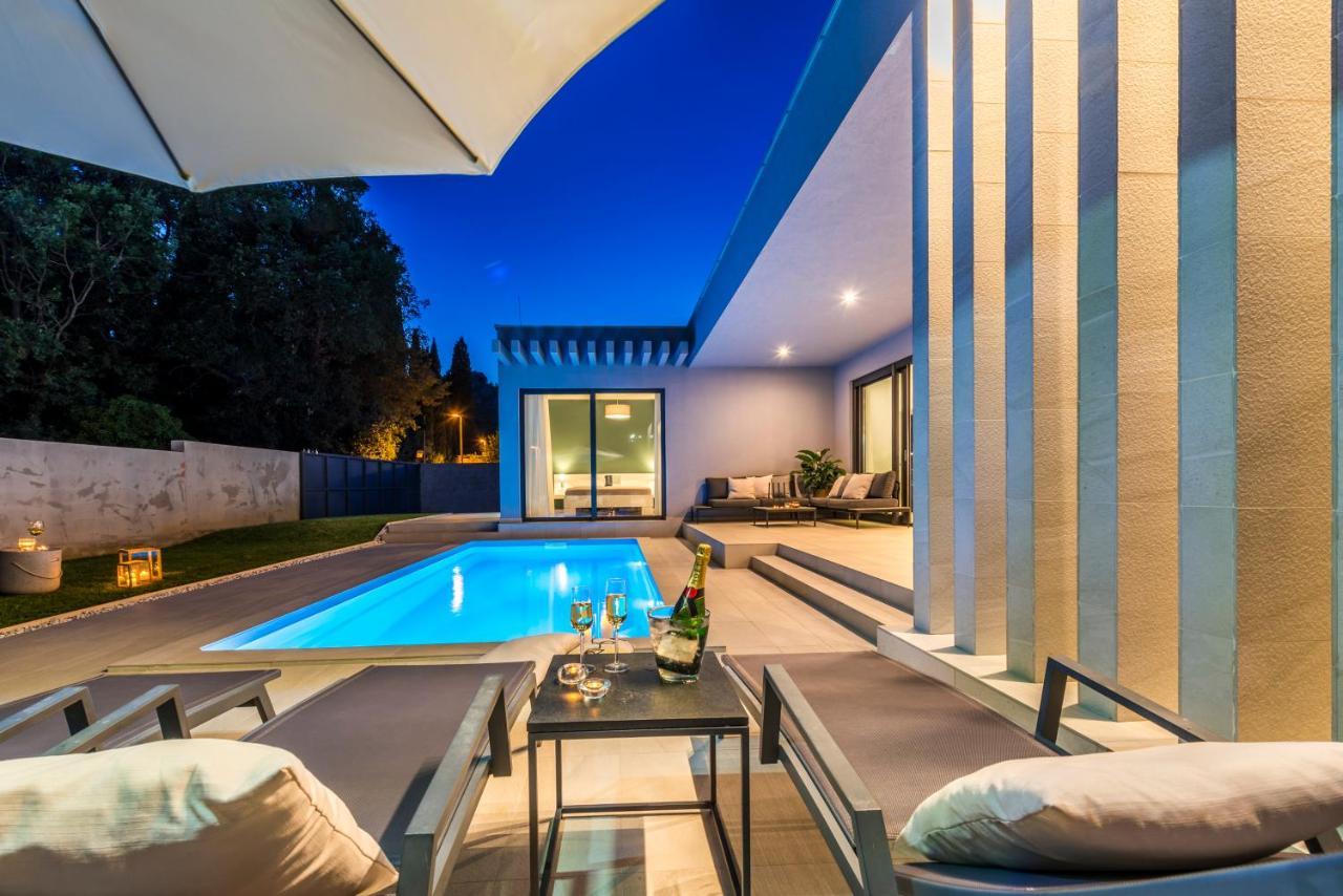 Villa Oasis - Your Luxury Home Away From Home Celopeci Buitenkant foto