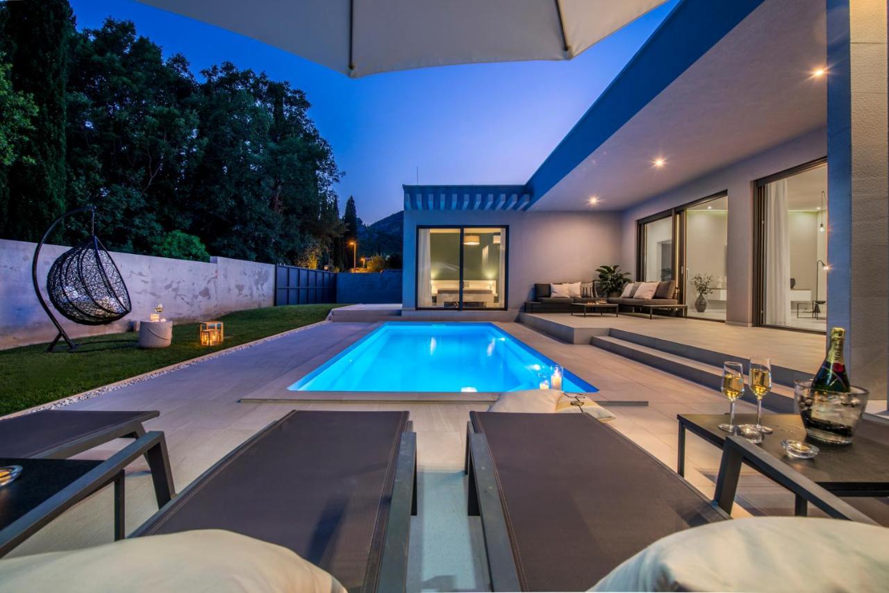 Villa Oasis - Your Luxury Home Away From Home Celopeci Buitenkant foto